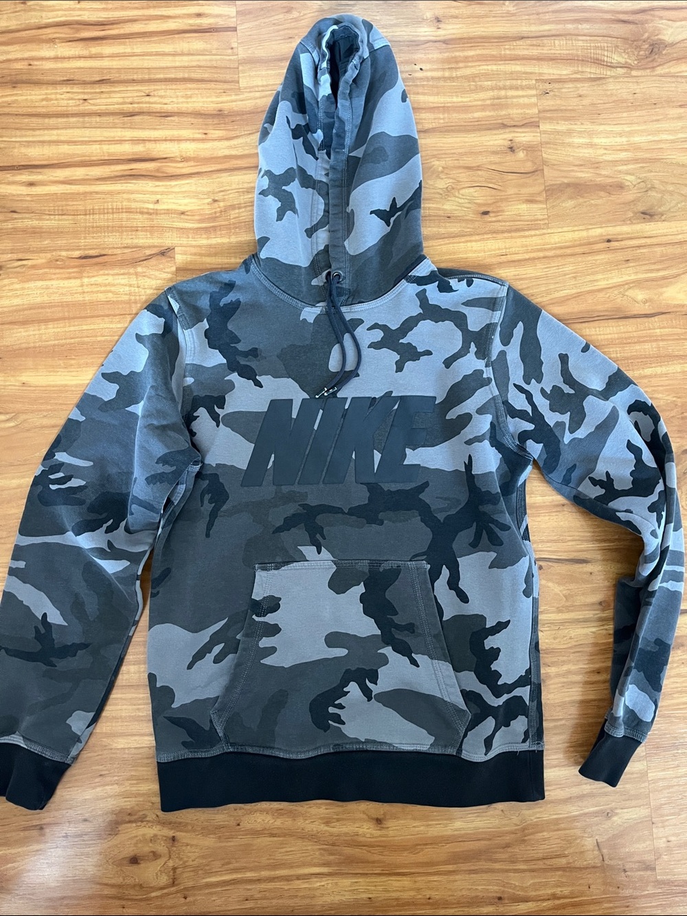 Nike Men’s Black & Gray Camo Hoodie Pullover